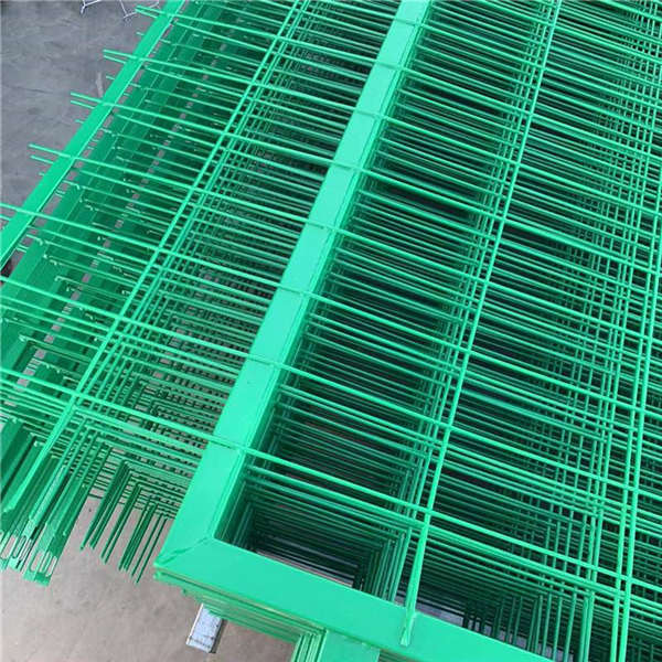 1.8米折弯钢丝网 油田开发区网栏 车间安全防护隔断围网